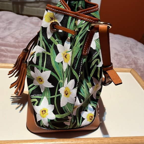 NWOT Dooney and Bourke flowered bag. Gorgeous. Purchased never used - Picture 3 of 10